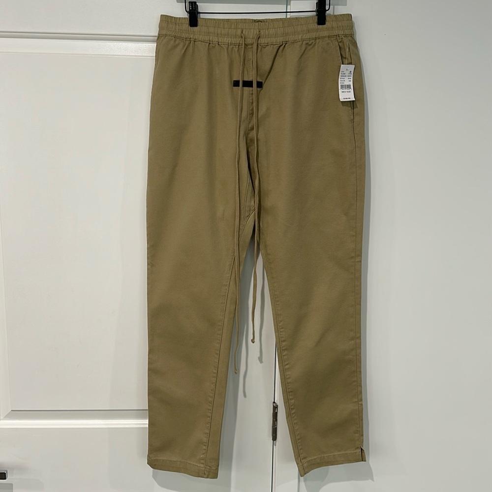 FEAR OF GOD ESSENTIALS KHAKI PANTS MEDIUM